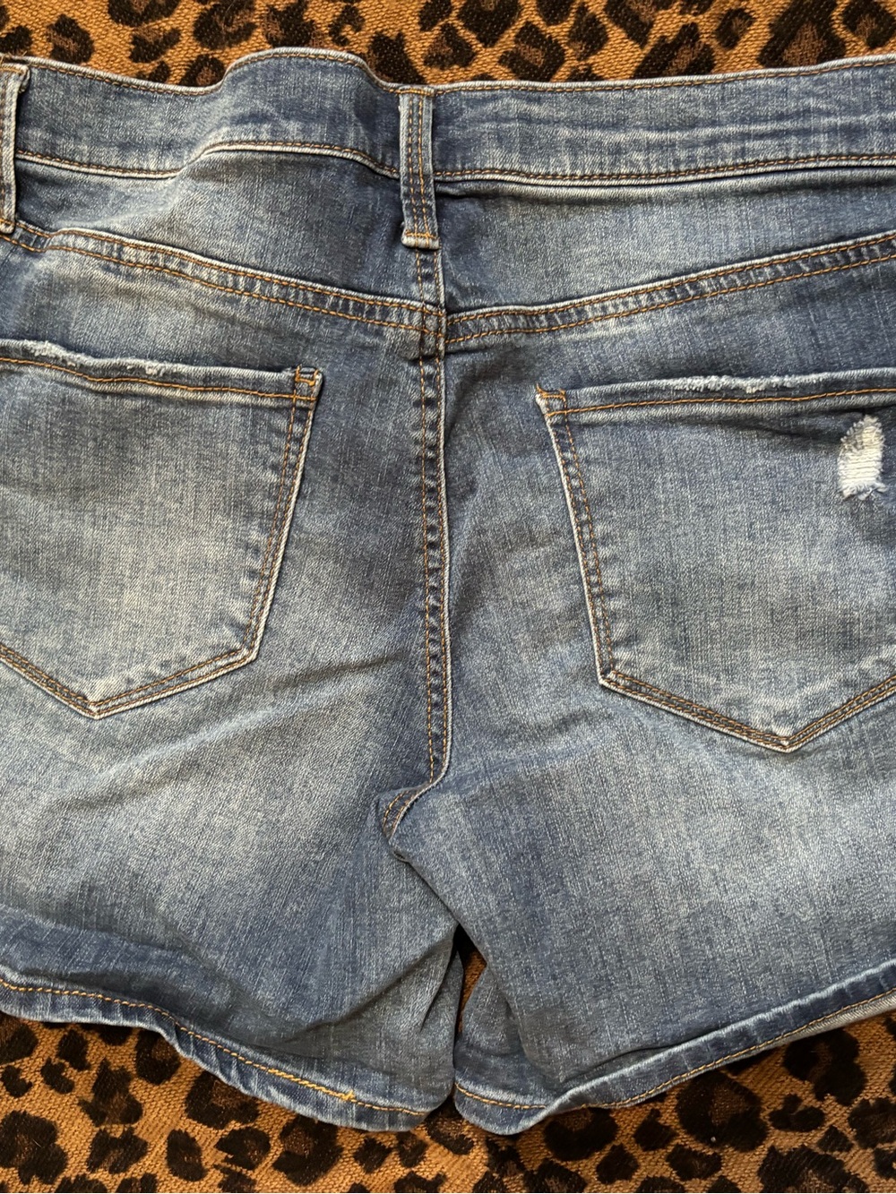 Mudd High-Rise woman’s Distressed Blue Denim Jeans - Picture 6 of 6